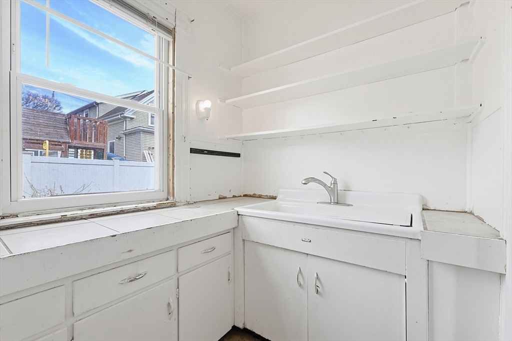 13 Rhodes Avenue Lynn, MA 01904 - Photo 18 of 39