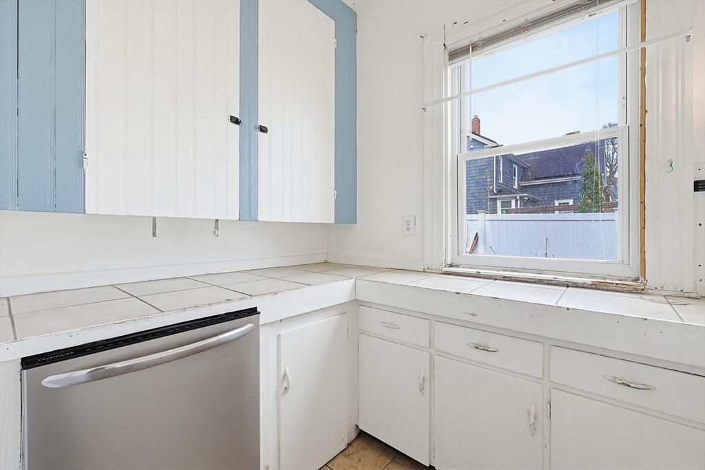 13 Rhodes Avenue Lynn, MA 01904 - Photo 19 of 39