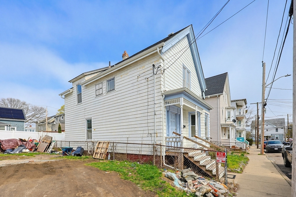 13 Rhodes Avenue Lynn, MA 01904 - Photo 3 of 39