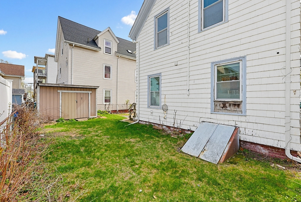 13 Rhodes Avenue Lynn, MA 01904 - Photo 5 of 39