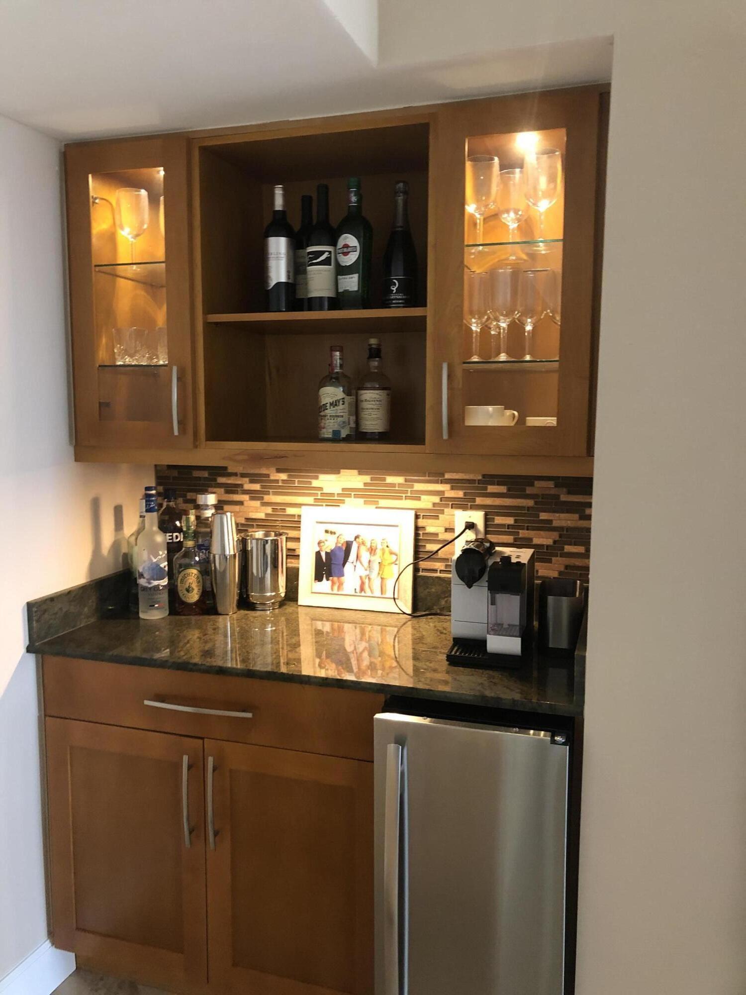 3400 North Ocean Drive, Unit 1506 Riviera Beach, FL 33404 - Photo 9 of 42 Built-in Bar