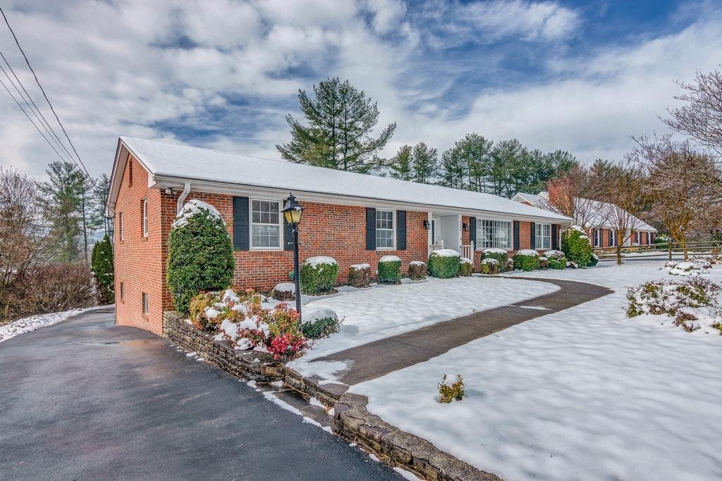 3115 Harmony Road Roanoke, VA 24018 - Photo 1 of 38 3115 Harmony Rd