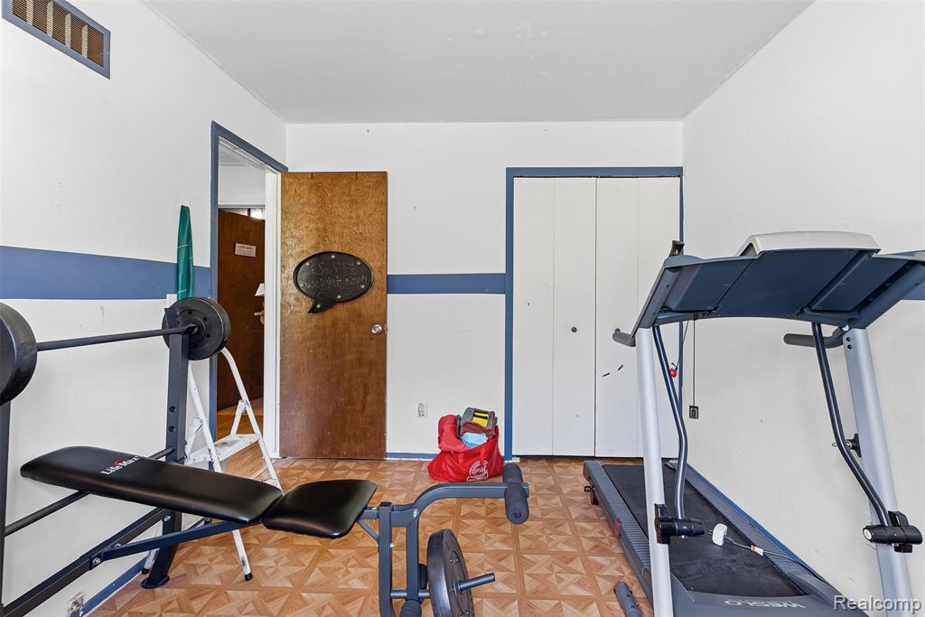 1378 Roat Court Burton, MI 48509 - Photo 17 of 32