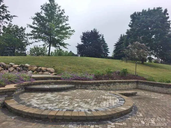 $257,900 | 1573 Oakfield Drive, Ann Arbor, MI 48108