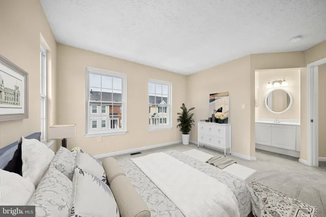 $374,900 | 7989 Copperfield Way, Manassas, VA 20109