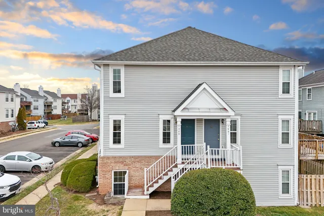 $374,900 | 7989 Copperfield Way, Manassas, VA 20109