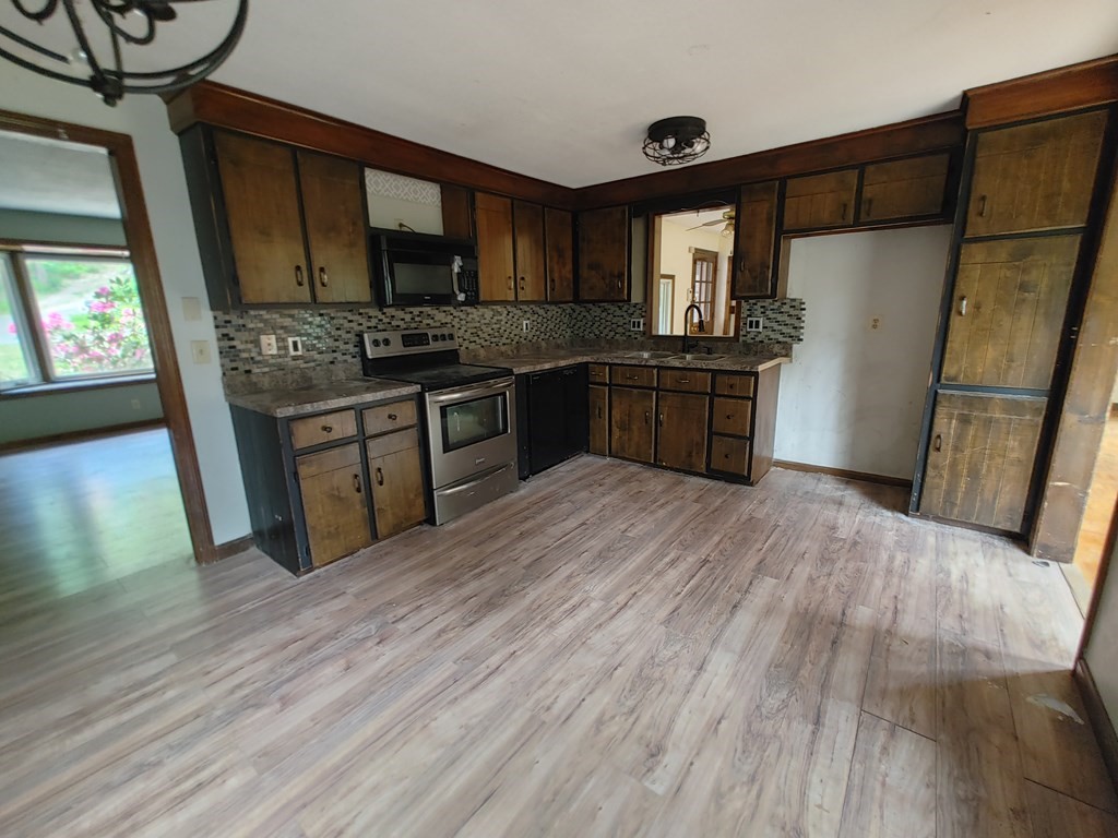 184 Bumstead Road Monson, MA 01057 - Photo 7 of 16