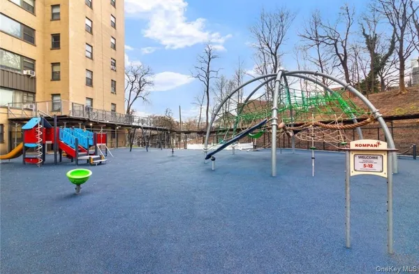 $250,000 | 8 Fordham Hill Ovl, Unit 17F | University Heights