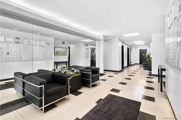 $250,000 | 8 Fordham Hill Ovl, Unit 17F | University Heights