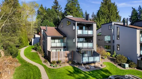$878,000 | 11230 Northeast 68th Street, Unit C, Kirkland, WA 98033