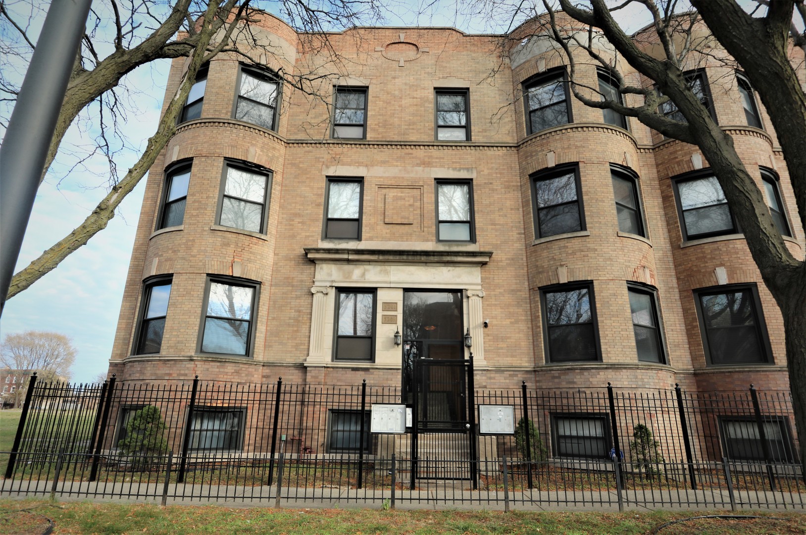5203 South Indiana Avenue, Unit 3 Chicago, IL 60615 - Photo 2 of 15 a building view