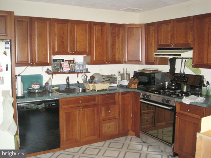 12 Robertson Road East Windsor, NJ 08520 - Photo 11 of 25 Kitchen