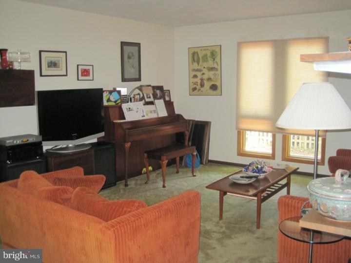 12 Robertson Road East Windsor, NJ 08520 - Photo 5 of 25 Living Room
