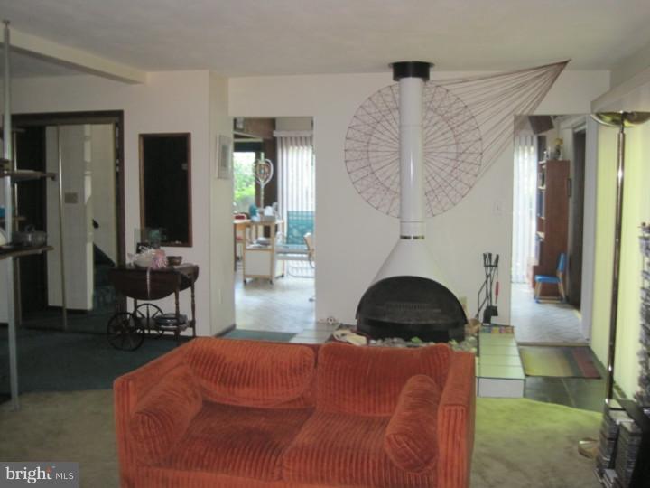 12 Robertson Road East Windsor, NJ 08520 - Photo 7 of 25 Living Room