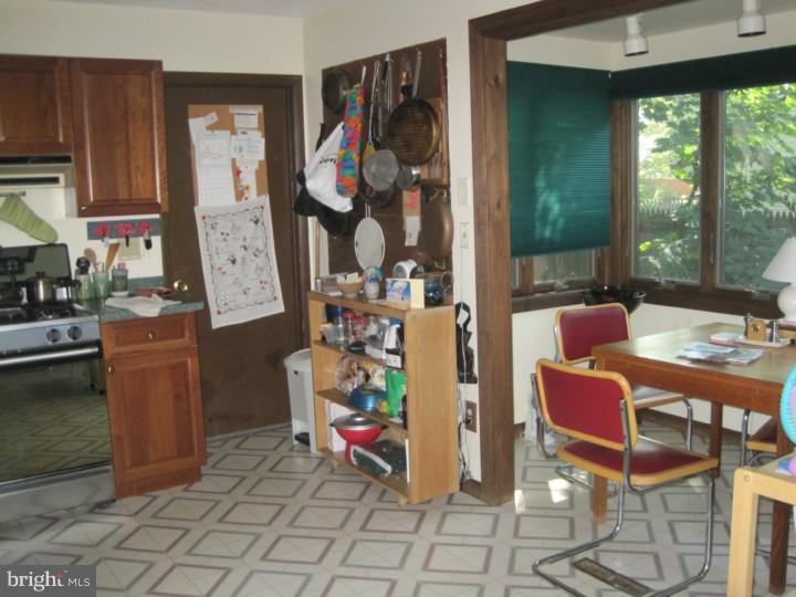 12 Robertson Road East Windsor, NJ 08520 - Photo 8 of 25 Kitchen