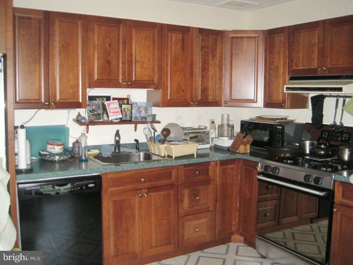 12 Robertson Road East Windsor, NJ 08520 - Photo 10 of 25 Kitchen