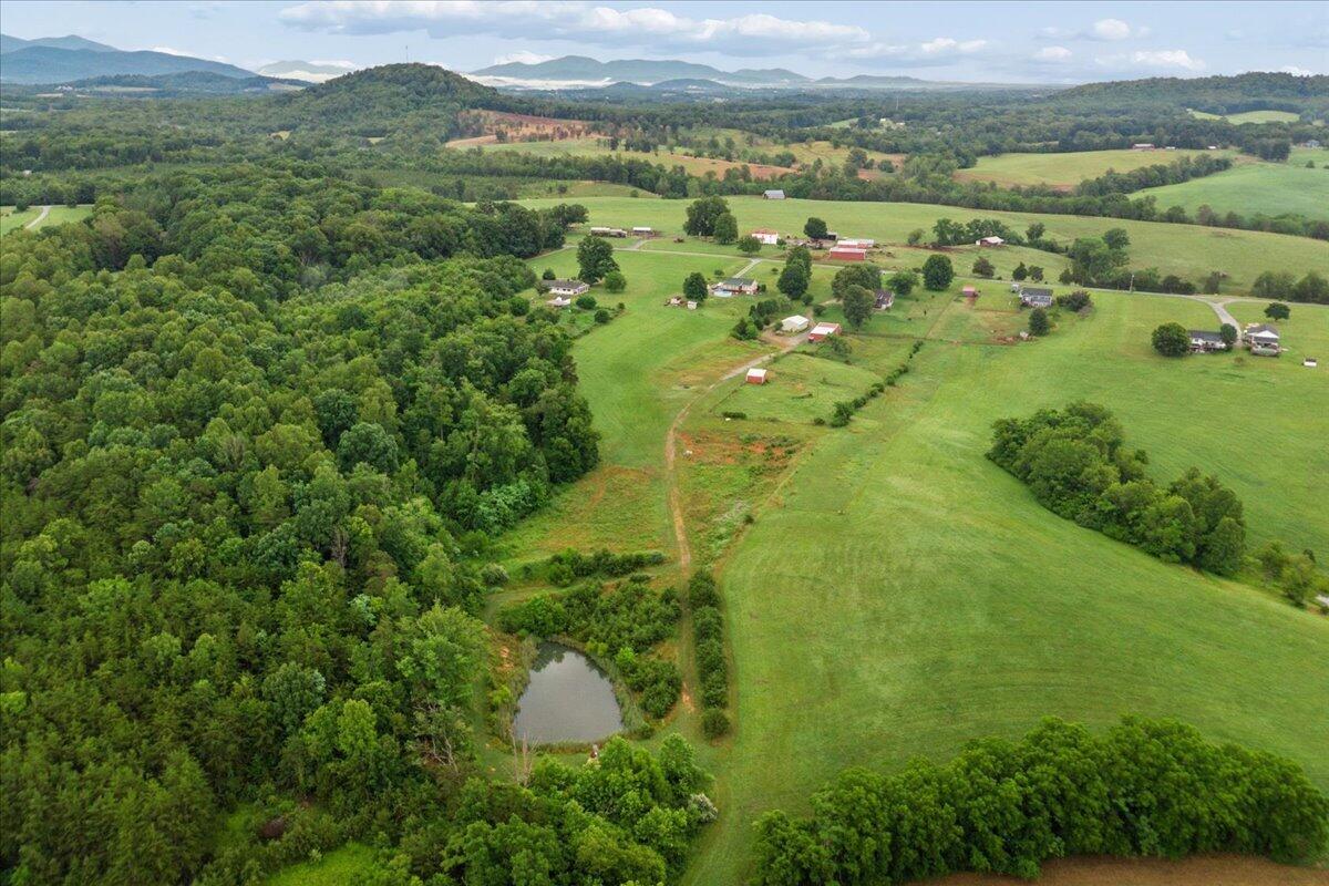 1911 Von Roy Road Bedford, VA 24523 - Photo 45 of 51 46-1911 Von Roy Rd-46