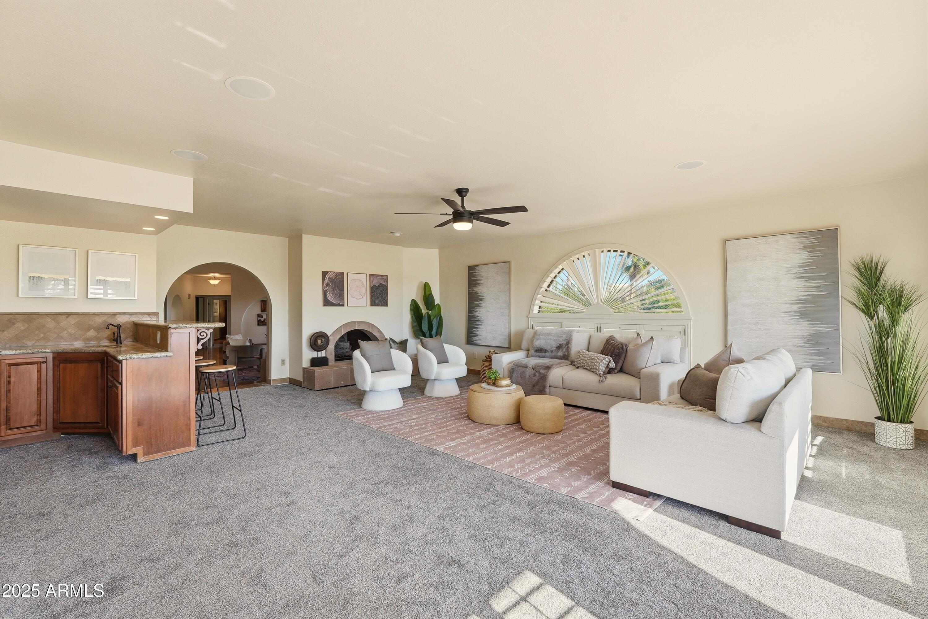 36618 Wild Flower Road Carefree, AZ 85377 - Photo 14 of 60 FR w/wet bar