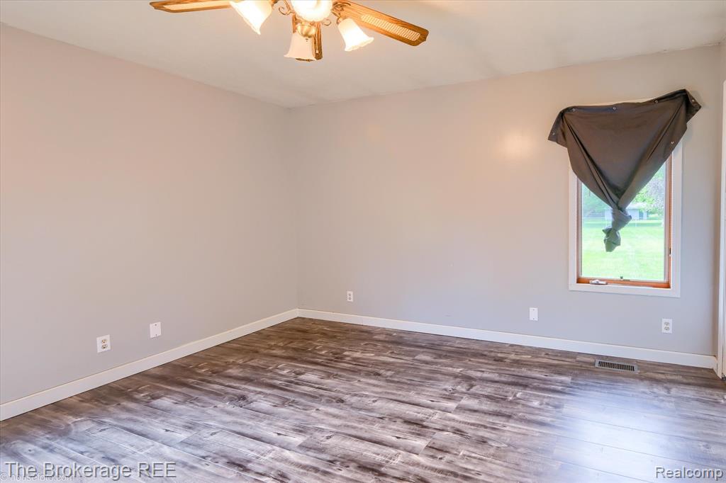 5495 East Coldwater Road Flint, MI 48506 - Photo 30 of 44