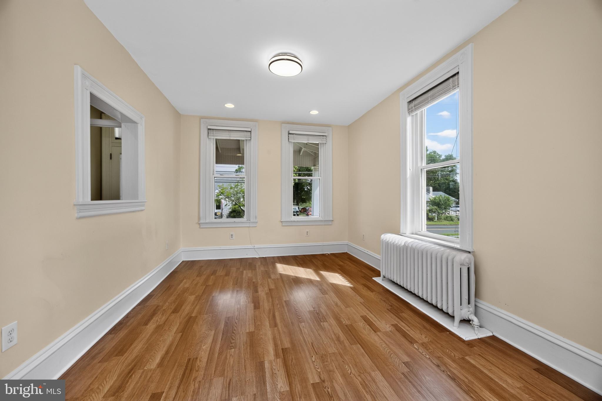 855 North Pleasantview Road Pottstown, PA 19464 - Photo 15 of 31 LIVING ROOM