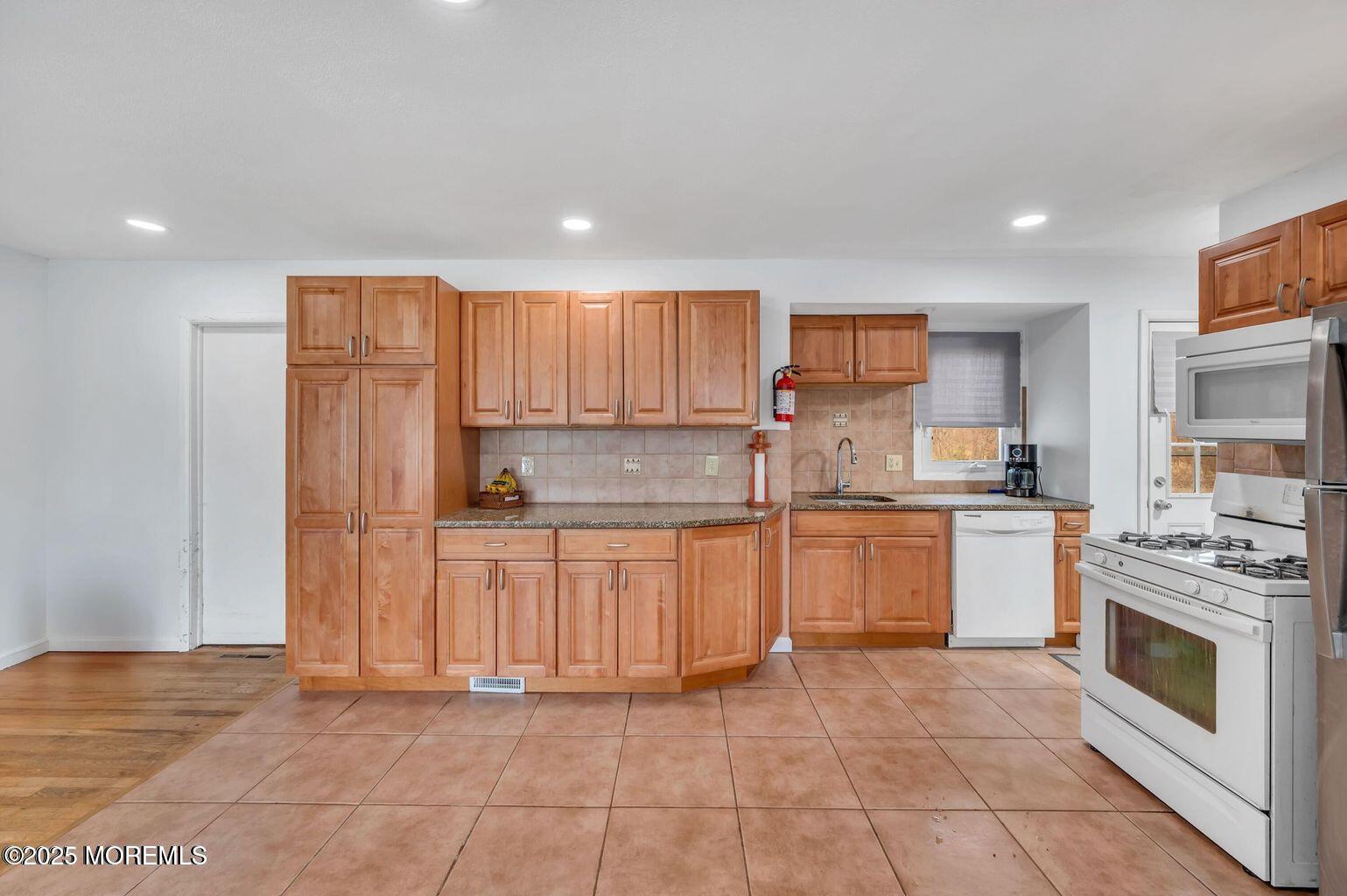 1272 Aldrich Road Jackson, NJ 08527 - Photo 18 of 38 12 1272