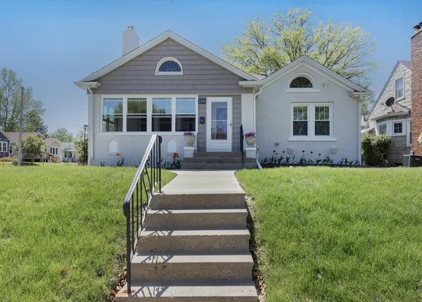 $250,000 | 2544 23rd Avenue A, Moline, IL 61265