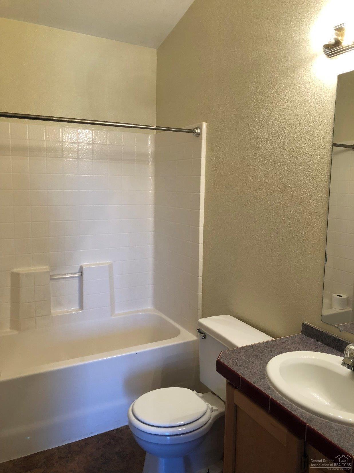 435 Scenic Loop Culver, OR 97734 - Photo 9 of 15 Guest bathroom