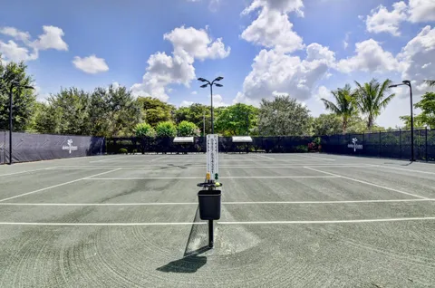 $1,000,000 | 8 Slash Pine Villas, Boynton Beach, FL 33436