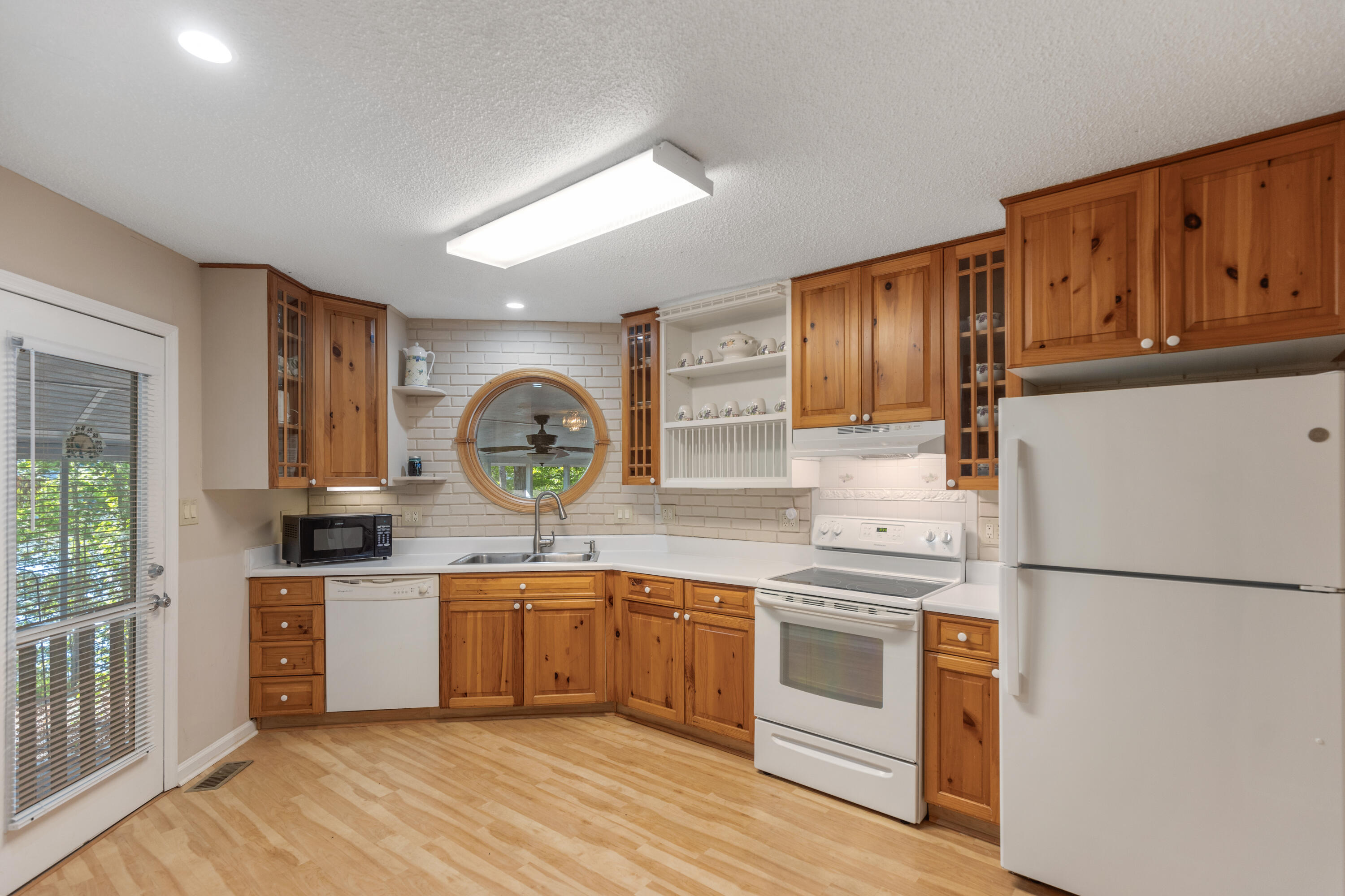 783 Lakehaven Circle Decatur, TN 37322 - Photo 6 of 30 146A9102