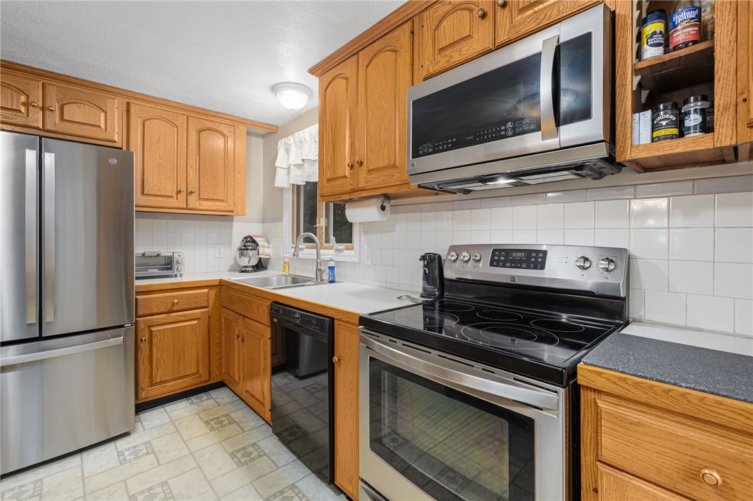 637 Read School House Road Coventry, RI 02816 - Photo 8 of 47