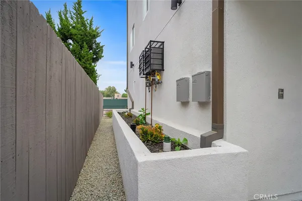 $6,000 | 4453 Colfax Avenue, Unit 1, Studio City, CA 91602