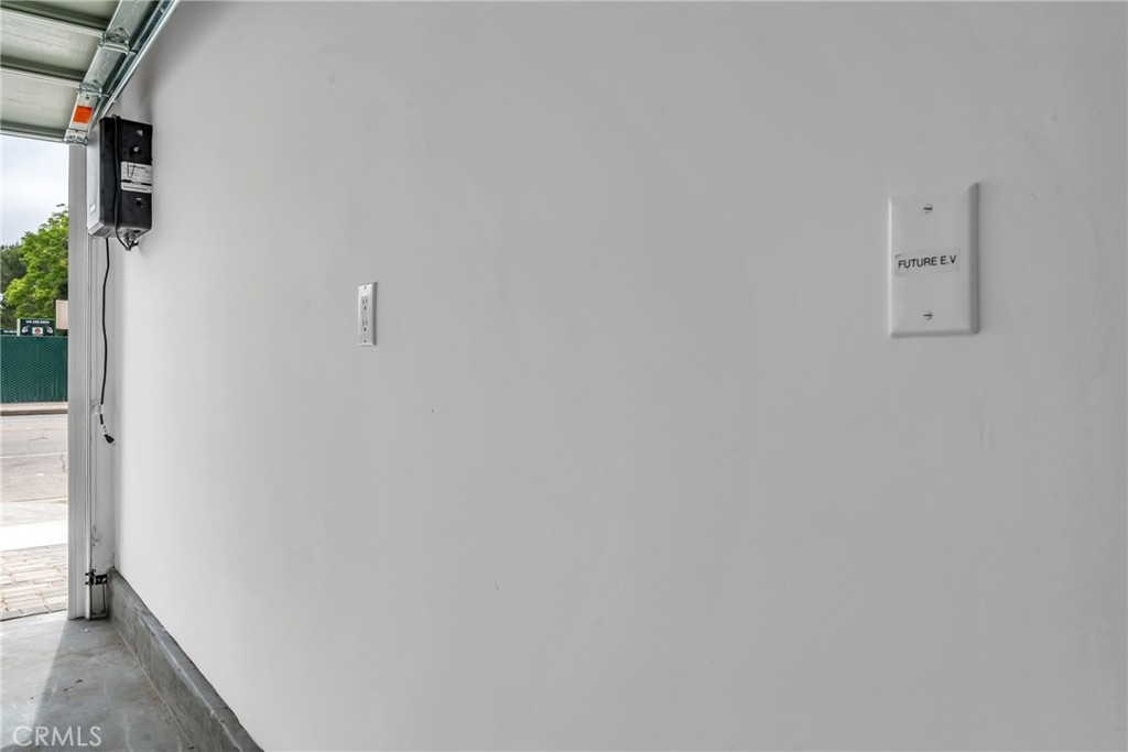 4453 Colfax Avenue, Unit 1 Studio City, CA 91602 - Photo 47 of 71 a view of small space