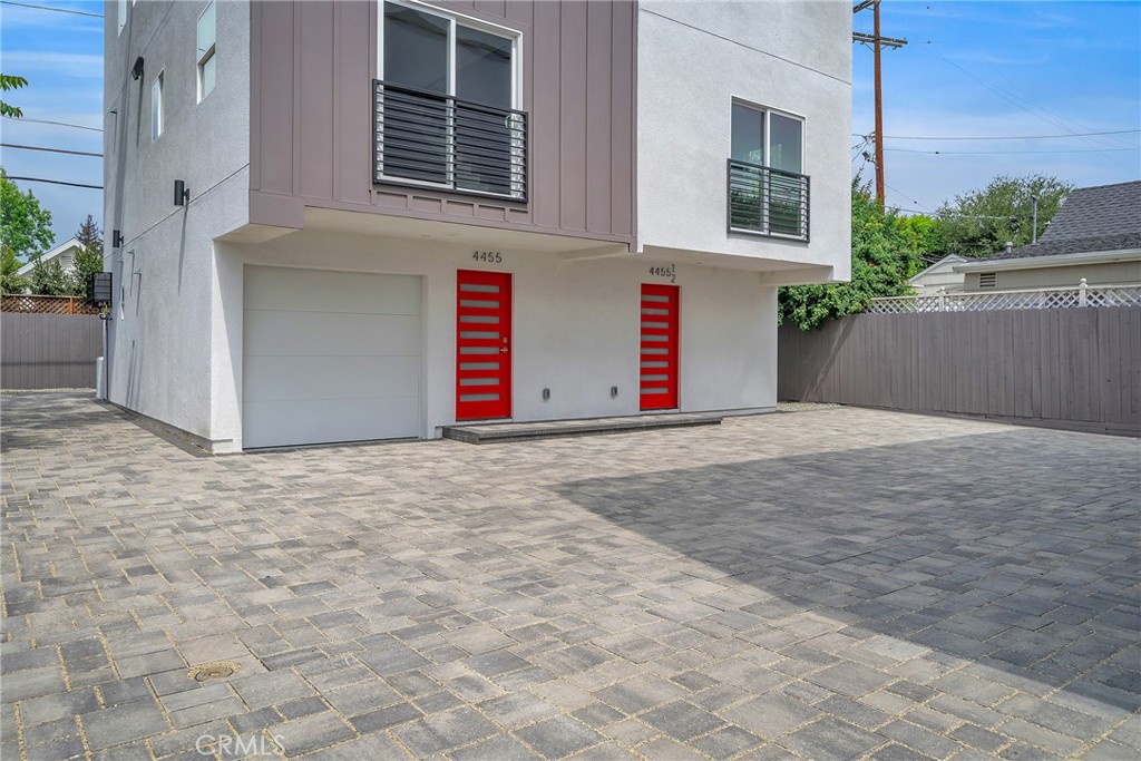 4453 Colfax Avenue, Unit 1 Studio City, CA 91602 - Photo 6 of 71 a view of outdoor space garage and yard