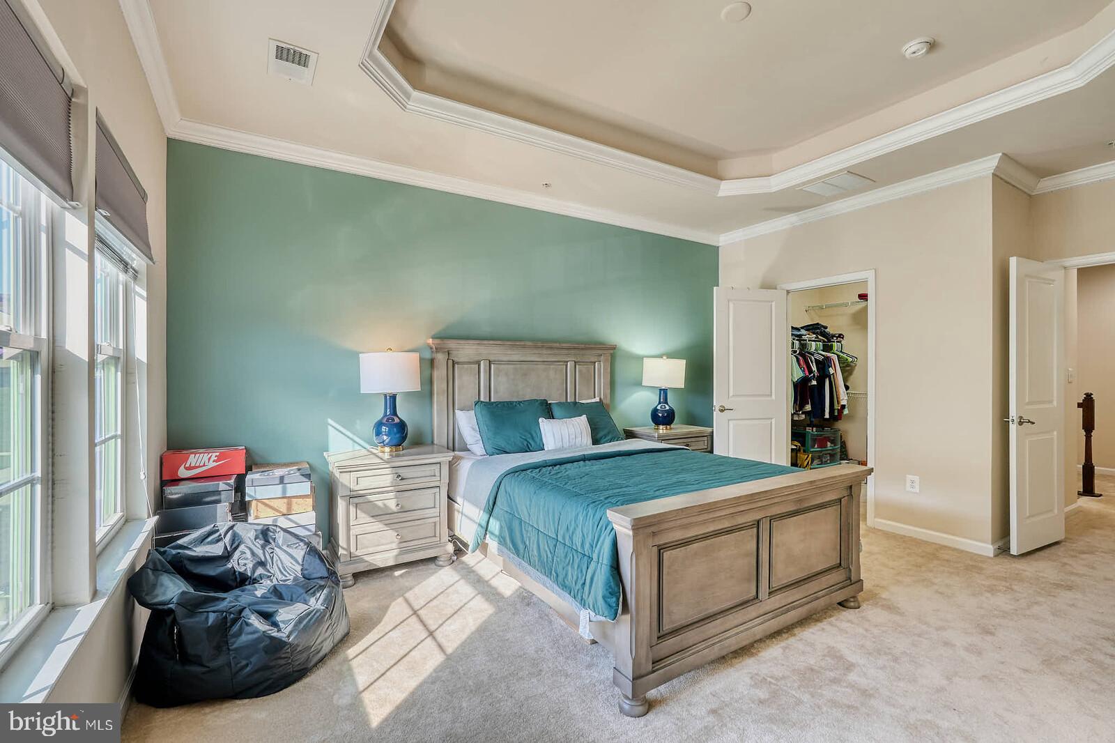 5183 Wyndholme Circle Baltimore, MD 21229 - Photo 15 of 31 a bedroom with a bed and a dresser