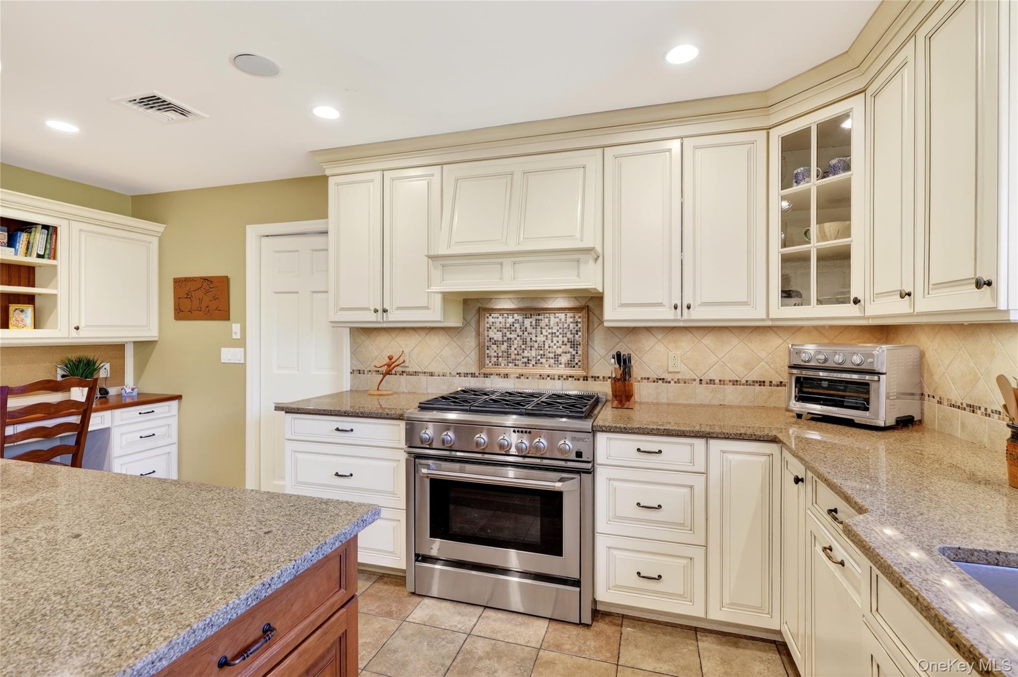 301 Bear Ridge Road Pleasantville, NY 10570 - Photo 12 of 48