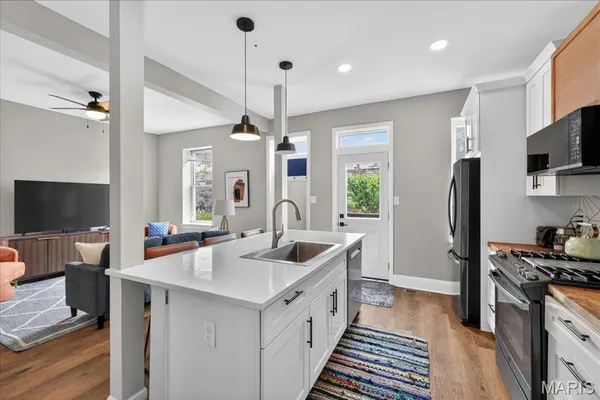 $439,000 | 3420 Humphrey Street, St. Louis, MO 63118
