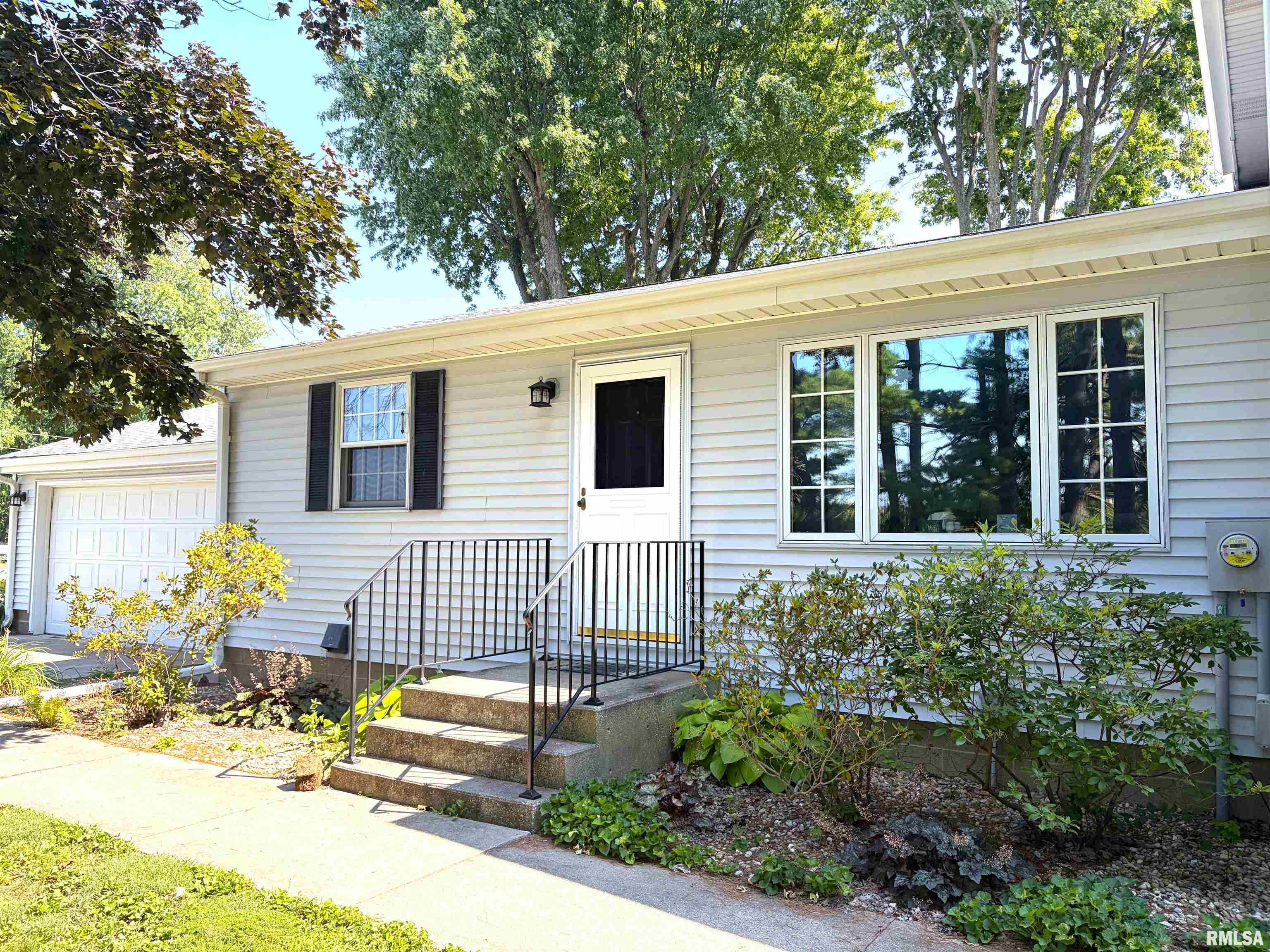 1521 North Mt Zion Road Jacksonville, IL 62650 - Photo 6 of 19
