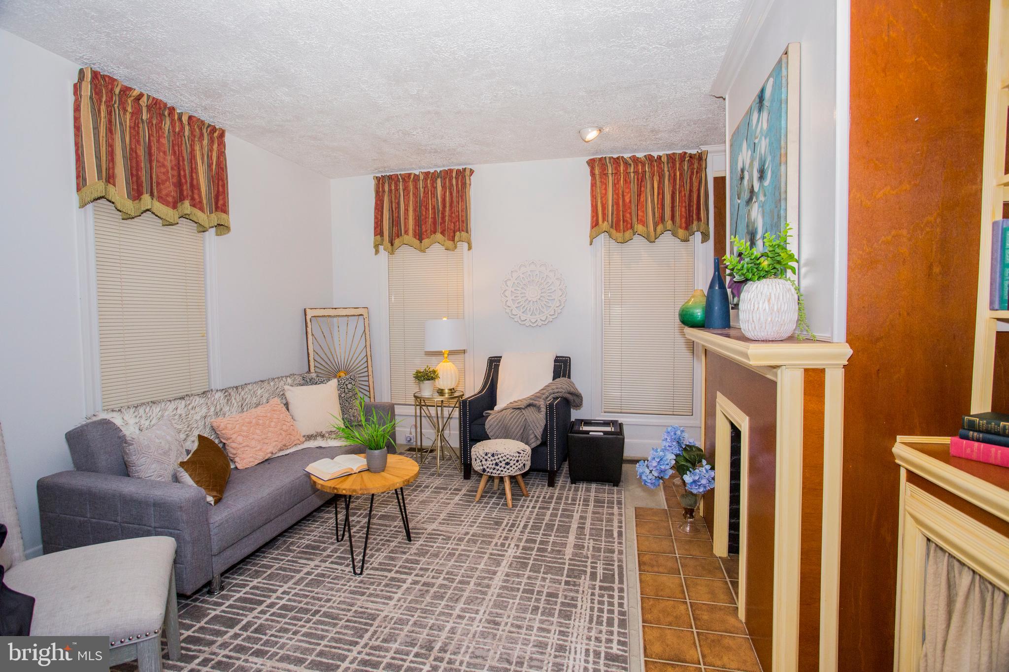 3719 Old York Road Baltimore, MD 21218 - Photo 5 of 24 Living Room