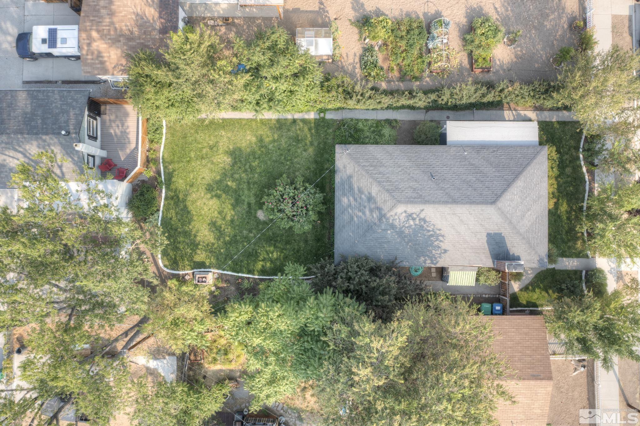 619 Thoma Street Reno, NV 89502 - Photo 3 of 40 a view of a back yard of the house