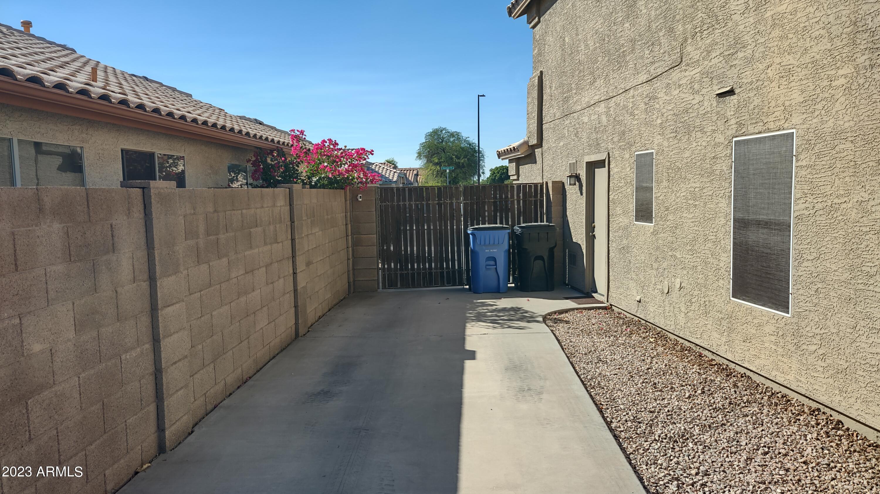 35 South Garnet Road Gilbert, AZ 85296 - Photo 7 of 36 IMG_20231102_134813476_HDR