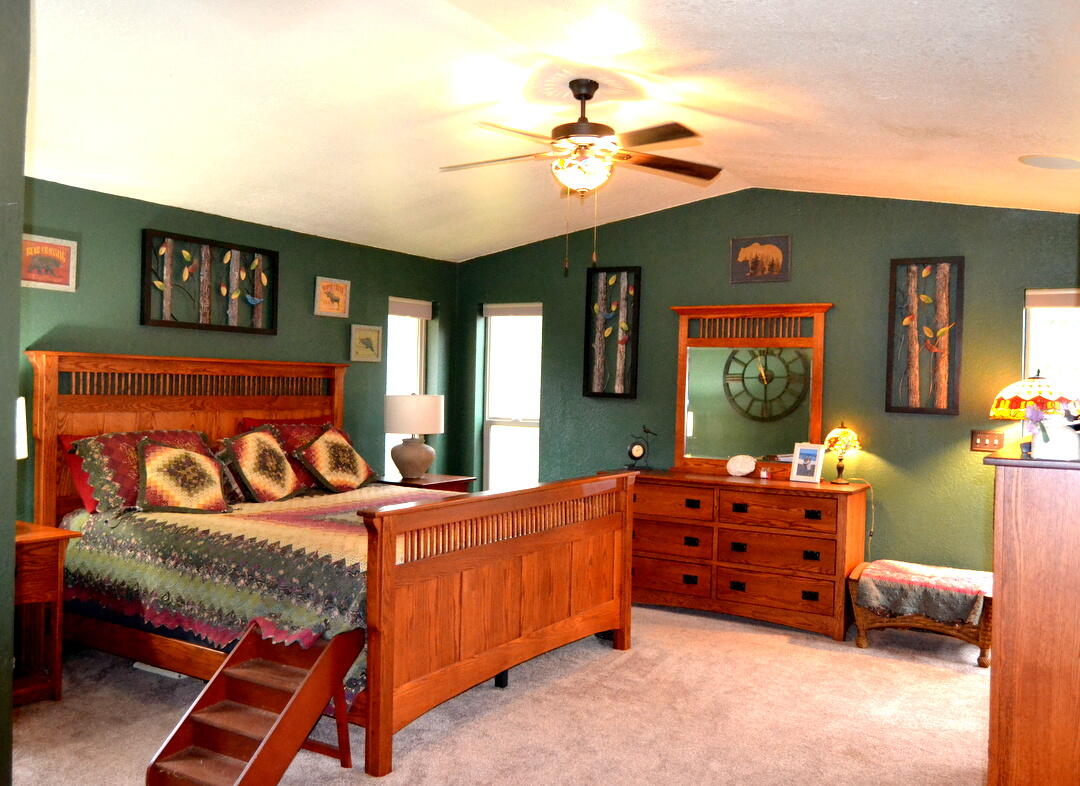 350 Connie Lane Merlin, OR 97532 - Photo 21 of 37 Primary bedroom