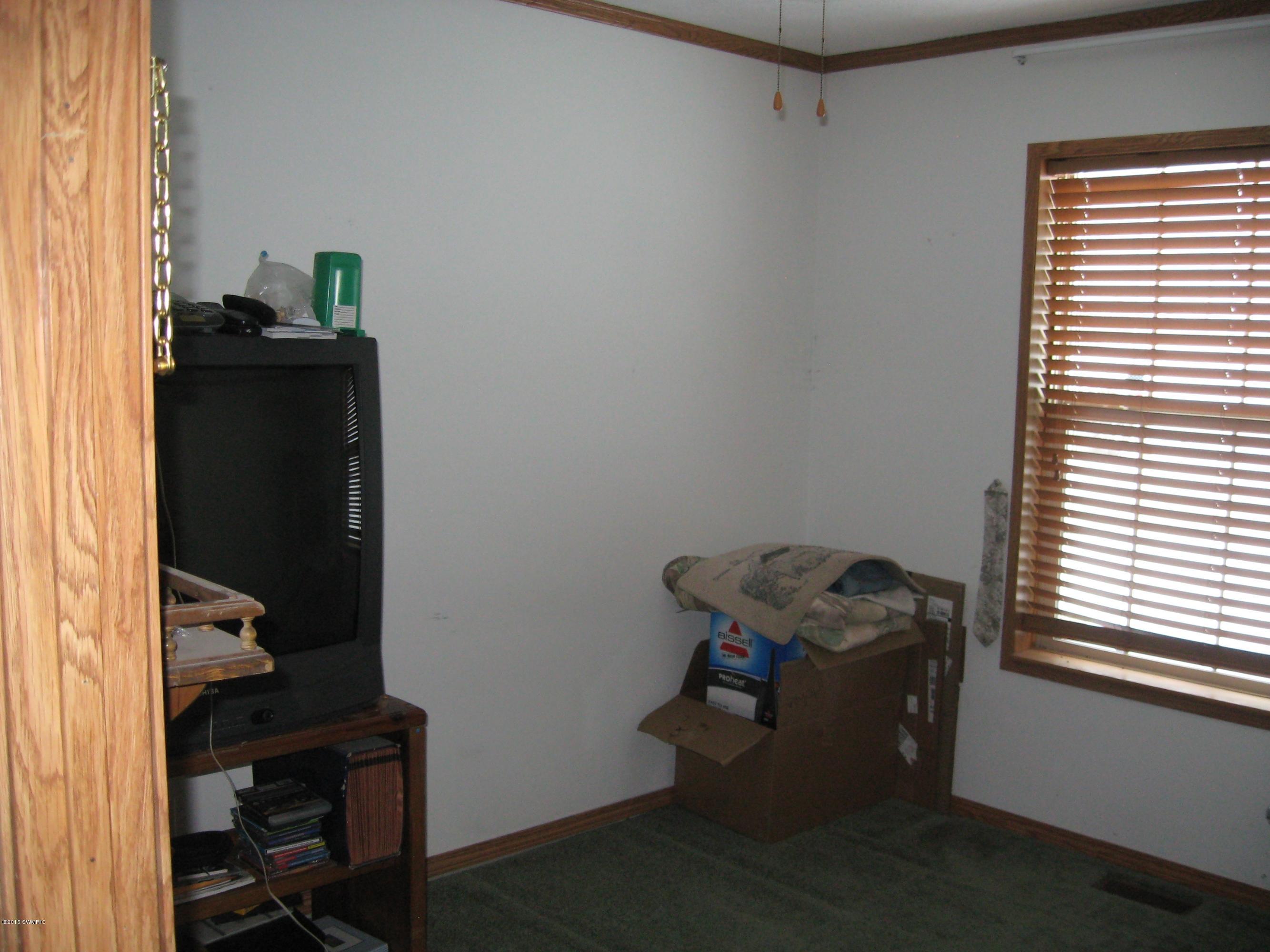 325 Taggart Road Bronson, MI 49028 - Photo 15 of 27 325 Taggart Rd Burr Oak 011
