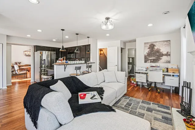 $464,990 | 2834 Forestview Drive, Carpentersville, IL 60110