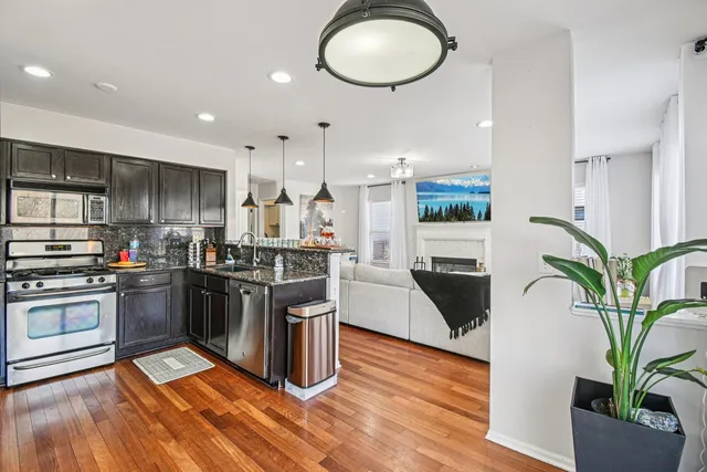 $464,990 | 2834 Forestview Drive, Carpentersville, IL 60110