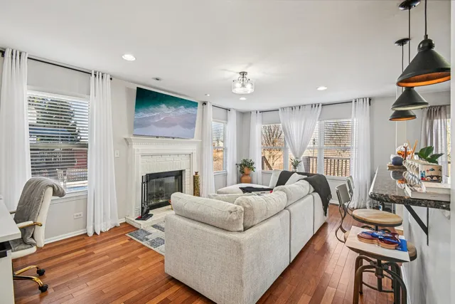 $464,990 | 2834 Forestview Drive, Carpentersville, IL 60110