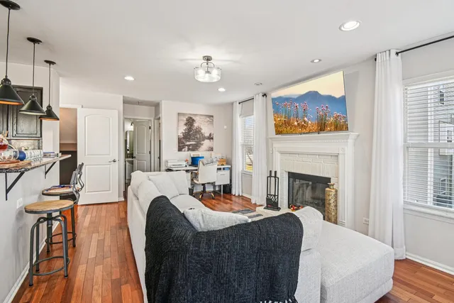 $464,990 | 2834 Forestview Drive, Carpentersville, IL 60110