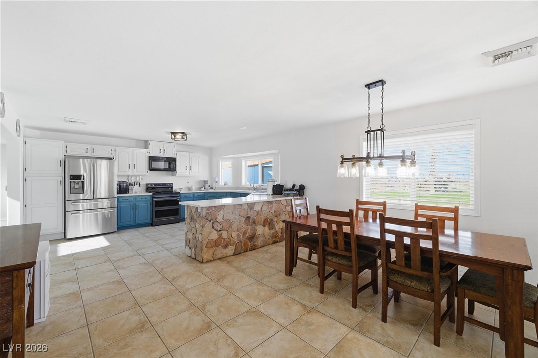 2570 East Kellogg Road Pahrump, NV 89048 - Photo 15 of 60 Dining room open to large kitchen with breakfast bar.