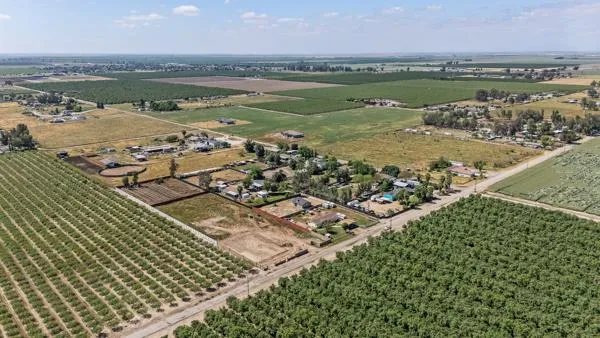 $319,000 | 2557 East Stanford Avenue, Pixley, CA 93256