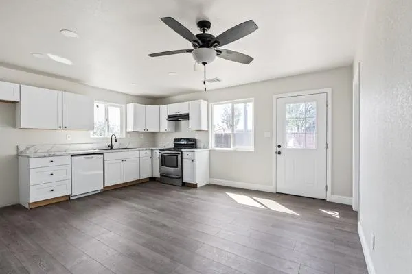 $319,000 | 2557 East Stanford Avenue, Pixley, CA 93256