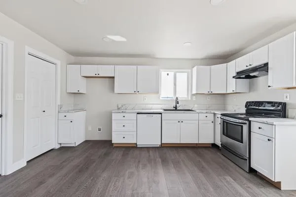 $319,000 | 2557 East Stanford Avenue, Pixley, CA 93256